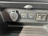 運転席・助手席にシートヒーターを装備。座面と背中が暖かくなり寒い日のドライブも快適です!