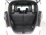 ◆フル乗車でもしっかり荷物を収納出来るラゲッジスペースです。普段の買い物でしたらしっかり積める十分な荷室スペースが確保されています。