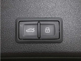 ■ハンズフリー電動リヤゲート