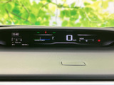 必要な情報をひと目で確認できる、見やすいメーターデザイン。運転中の視認性を高め、安全運転をサポートします。