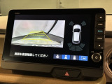 リバースギアに入れるだけで後方の表示へ切り替わります。夜間や雨の日の駐車も楽になりますよ。