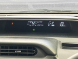 視認性の高いメーターで、運転状況を的確に把握できます。エコドライブを支援する機能も搭載し、燃費向上にも貢献します。情報表示も充実。