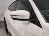 ドアミラーにはLEDウインカーが埋め込まれており、対向車からの視認性を高めております。