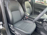 ゆったりと運転できる高級感あるシート☆シミやキズの無いキレイな運転席です♪