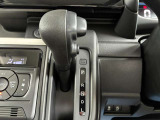 【CVT】低速から中速域ではショックの少ないスムーズな加速を実現。高速域では回転数を抑え、燃費の向上に貢献します。
