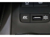 静粛性に優れた快適空間と静かな走りを実現。さらにEVモードではモーターのみでの走行でエンジン音や振動を感じさせない走りが楽しめます。