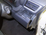 運転席にカップホルダーを装備しております。