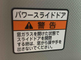 最も気になる室内は、特にこだわってクリーニングしております。マットやシートだけではなく、エアコンの吹き出し口やドアノブの隙間など、様々なブラシや道具を使い分けて、隅々までクリーニングしております。