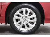 純正のアルミホイールが足元を飾ります!タイヤサイズは185/60R15 になります。