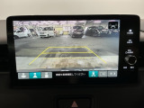 後方確認はお任せ! リアカメラ装備でバック駐車をサポートします。