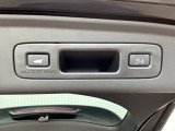 運転席とリアゲート本体に開閉スイッチを装備し、とても便利な電動リアゲート!