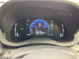 視認性の高いメーター類が、運転に必要な情報を分かりやすく表示し、安全運転をサポートします。洗練されたデザインも魅力です。