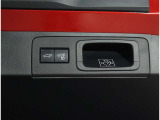 パワーバックドア装備!リヤゲートのスイッチを押すだけでバックドアが閉まります!運転席周りからも開閉の操作ができます♪