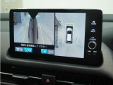 ◆マルチビューカメラシステム◆運転席から見づらい前後左右を、ナビ画面の映像で確認。見通しの悪い交差点や狭い道でのすれ違い、駐車などをサポートします。