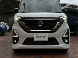 白い光で明るいLEDヘッドライト。フォグランプも装備して安全運転をサポート。トンネルなどで便利なオートライト、対向車や先行車・周囲の明るさでハイ/ローを自動で切替えるハイビームアシストも付いています!