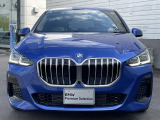 【キドニーグリル】BMWの代名詞。一目見ただけでBMWであると認識できる確固たるアイコンとして存在感を放ちます。