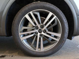 アルミホイール 5セグメントスポークデザイン コントラストグレー ポリッシュト 8Jx20 255/45R20/ダンピングコントロールサスペンション