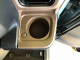便利なドリンクホルダーが付いています。