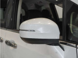 ◆ドアミラーウインカー◆ドアミラーにウインカーを装備しています。対向車に自身の進行方向を合図し安全に運転できます。
