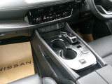 e-POWERならではの、スタイリッシュなシフトノブ周りが非常にかっこいいですね。