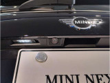 後ろからみても直ぐにMINIだとわかる丸みを帯びたデザインでございます。
