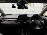 見通しのよいすっきりとした視界で、誰でも運転しやすいです。運転のしやすさは疲れにくさにも繋がりますよ♪