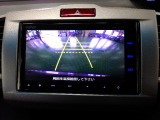 バックカメラの画像です。ガイドラインがスムースな車庫入れをサポートいたします。車庫入れの安心感がアップしますね。
