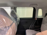 より多くの一般の方へ車を届けれればと思っておりますので同業者様への販売は極力控えさせて頂いております。ご了承下さい。