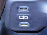 充電用USB端子を装備しております。