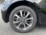 純正アルミホイールです。タイヤサイズは、155/65R14です。