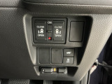 【両側パワースライドドア】両側がパワースライドドアになっており、運転席のスイッチやスマートキーでも開閉が可能です!開口部も広いので乗り降りも楽々♪