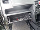 グローブボックスです!車検証入ります!