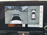 車両を上から見たような映像をディスプレイオーディオ画面に表示するパノラミックビューモニターを搭載。運転席からの目視だけでは見にくい、車両周辺の状況をリアルタイムでしっかり確認できます
