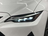 LEDヘッドライトです。デザイン性がよくとても明るいので、夜間の走行や悪天候でも安心です。