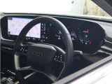 Audiのインテリアは厳選素材を緻密に作りこんだ美しい個々のパーツを、衝撃にも耐えうるよう丁寧に組み上げて、構成されています。見た目に美しく、そして機能的でもあること。これこそがAudiのインテリアの伝統です