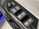 全席に電動パワーウインドウを装備。乗員それぞれが快適に操作できます。
