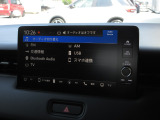 ナビゲーションはホンダコネクトディスプレイを装着しております。AM、FM、Bluetooth、フルセグTVがご使用いただけます。初めて訪れた場所でも道に迷わず安心ですね!