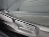 運転席の座面はお好みの高さに調整もできます♪