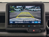 駐車時の安全確認をサポートするバックカメラも使用できます。