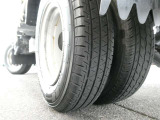 リヤダブルタイヤ 155/80R12 劣化がございます。交換もご相談ください。