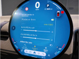 MINIのメーターパネルは円をコンセプトにデザインされております。おしゃれで愛嬌のあるMINI独自のデザインに惹かれる方は数多くいらっしゃいます。