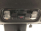 SOSボタンです。自動車の運転中、事故や急病時などの緊急事態が発生したときに、ヘルプネットを通じて外部に救助を手配するためのボタンです。