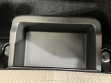 助手席アンダーボックスは運転用の替え靴や、車内に常備しておきたい子供用品、着替えた服などが収納できて便利です。女性に嬉しい収納スペースです