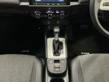 オートマチックシフトレバーは、手になじみ操作しやすい形状で安全運転にもつながります♪