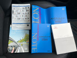 取扱説明書や新車時からの保証書などしっかり有りますよ!