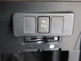 《ETC車載器》高速を利用するには便利な必需品です。ETCカードを挿入するだけでゲートもノンストップで通過できます。