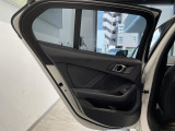 当店では第三者機関による車両品質鑑定を導入し、修復歴車を排除。鑑定書が発行されますので、ぱっと見ただけでは分からない箇所まで納得した上でご検討いただけます。※一部未実施の場合がございます。