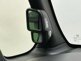 停車時や発進時、対向車とのすれ違いや路肩に寄せるときなど、車両左側前方を確認するときに役立ちます。