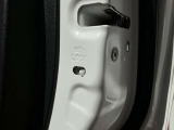 後部座席ドアの側面にあるレバーを「ON」にすると、内側のノブが無効になりますので、間違って子どもさんが内側からノブを引っ張っても開きませんのでご安心を!