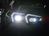 アダプティブLEDヘッドライト車が曲がる方向を照射、また車速に応じて照射範囲や到達距離を自動制御するバリアブルコントロールライト付き LEDは太陽光に近く優れた視認性を発揮、消費電力も低減のため省燃費に貢献